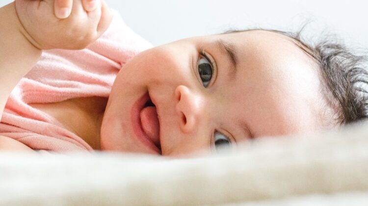 Sonrisas en Crecimiento: La Evolución y Cuidado de los Dientes de los Bebés